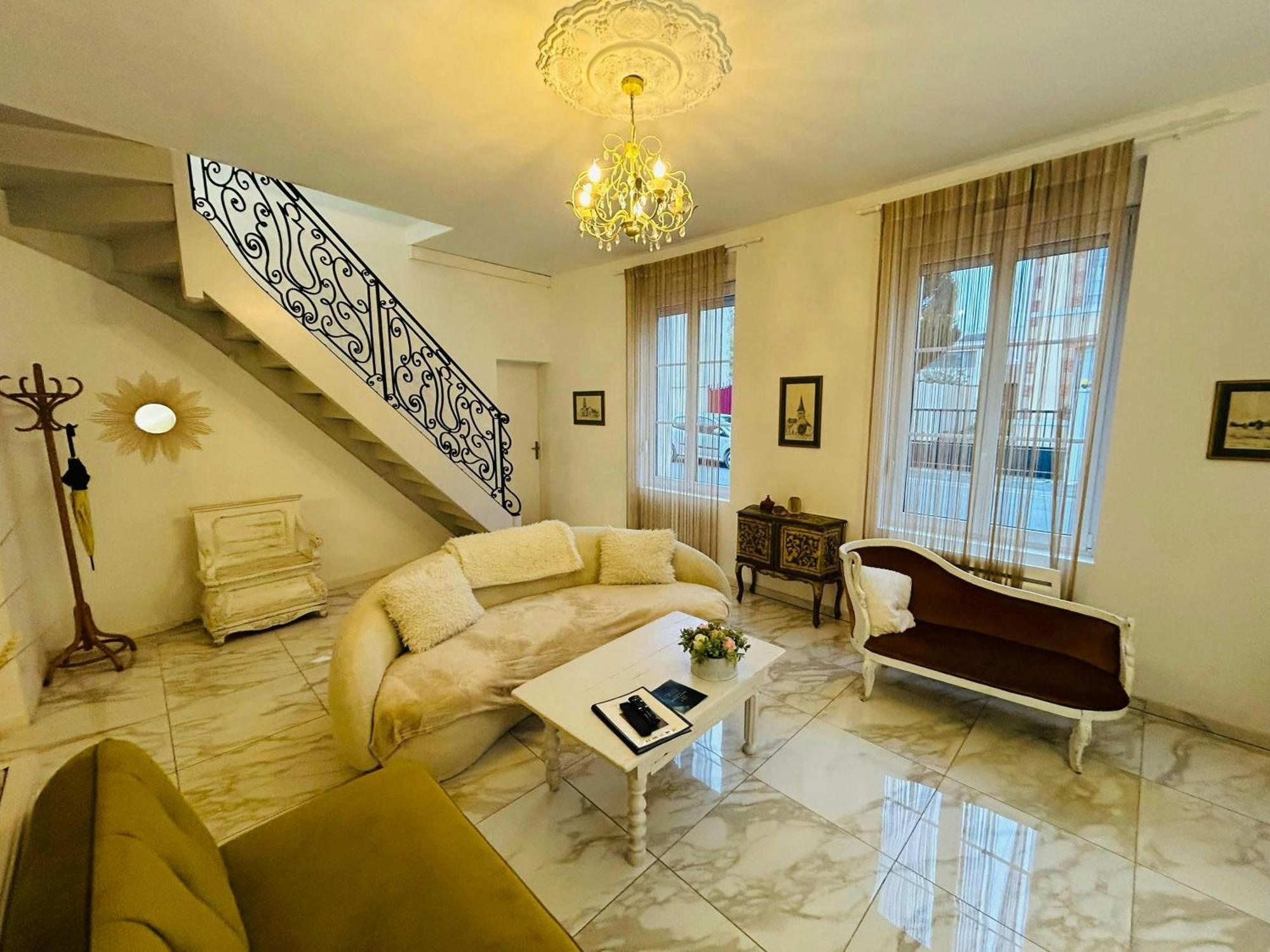 Magnifique Maison Dartiste La Maison Aerts Реймс Экстерьер фото